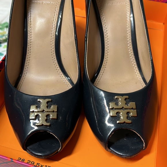 Tory Burch navy leather open toe wedges! - Picture 6 of 7